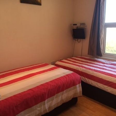 Nite Inn Bed & Breakfast Leeds  Exteriör bild